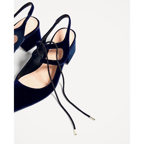 🚫SOLD🚫 Blue Velvet Tie-Up Heeled Slingback Shoes - Picture 5 of 7